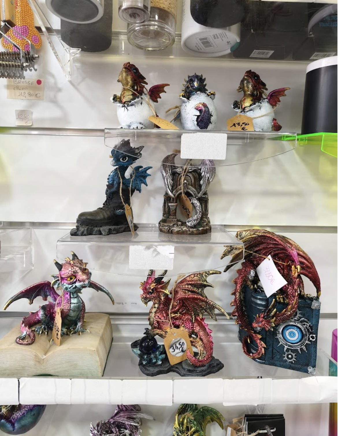 Figurines et objets déco fantastique en boutique
